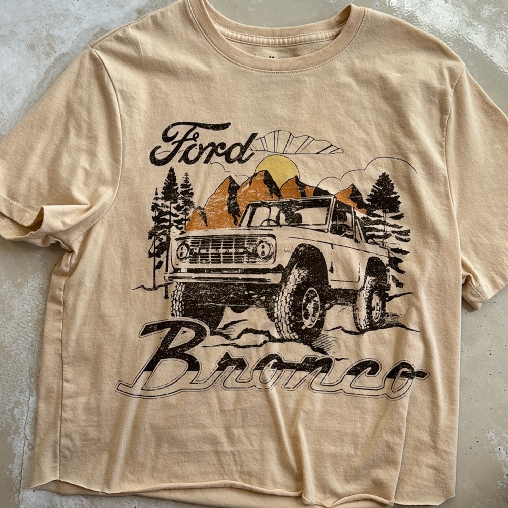 Woman’s cream crop top, only worn once.